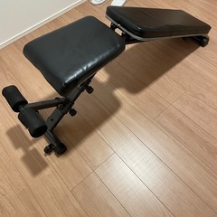 トレーニングベンチ　多段階　無料　折り畳み収納
の画像