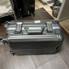 スーツケースの画像