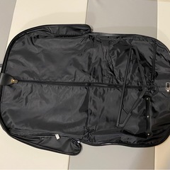 CREST PORT ブラック ガーメントバッグの画像