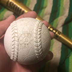 野球バットとボールの画像