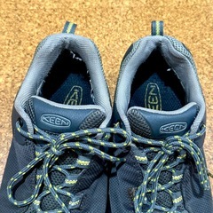 KEEN 防水 トレッキングシューズ アウトドア 登山 靴 グレー イエロー ハイキング ランニング ドライ キーン の画像