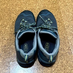 KEEN 防水 トレッキングシューズ アウトドア 登山 靴 グレー イエロー ハイキング ランニング ドライ キーン の画像