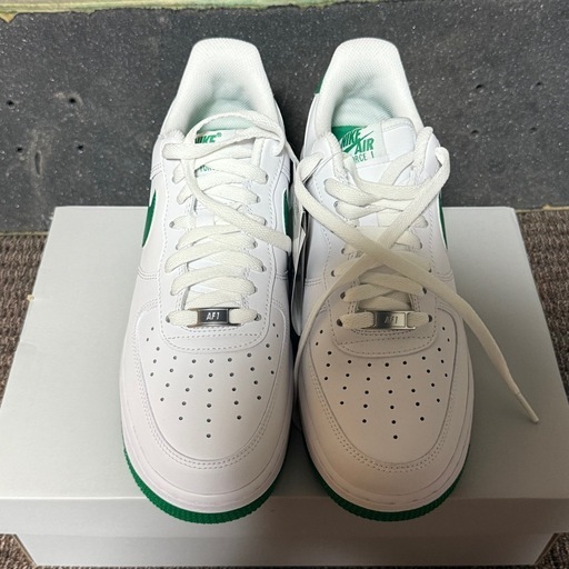 【新品
試し履きのみ】NIKE AIR FORCE 1 '07