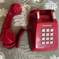 レトロな赤電話（NTT）　の画像