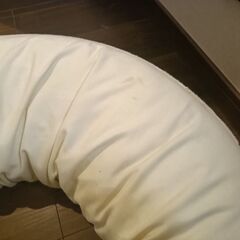 【100円】授乳クッション・抱き枕（カバー付き）※使用感・シミあり**の画像