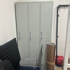 ロッカー3人用と四人用セッとの画像