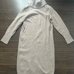 UNIQLO スフレヤーン M タートルネック ニットワンピース マタニティの画像