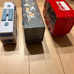 トミカ トラック バスの画像