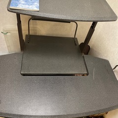 パソコンデスクの画像