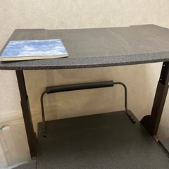パソコンデスクの画像