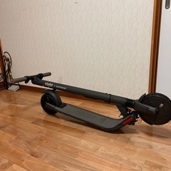 Segway Ninebot ES2電動キックスクーターの画像