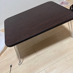 折りたたみタイプテーブルの画像