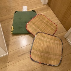 無料‼️　座布団　4枚　IKEA モンスターズインクの画像