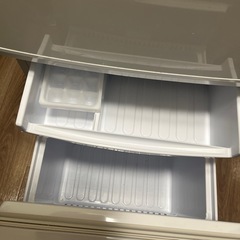 冷蔵庫（SHARP SJ-17E7-KW）の画像