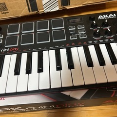 AKAI  MPK mini play　キーボードの画像