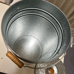トタン丸型　米びつ１２キロの画像
