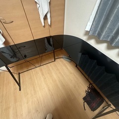 強いパソコン机の画像