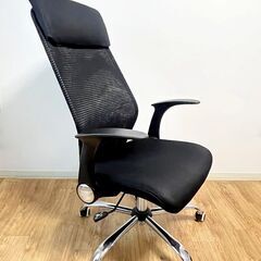 デスクチェア   と　電動自動扉開ダストボックスの画像