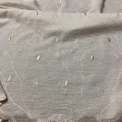 レースカーテン 2枚組 クリーム色 葉の刺繍Ｂの画像