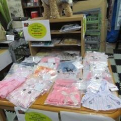 ワンちゃん服　いろいろ　2００円で　本日限り　メルカリに出すと送料がかかるの画像