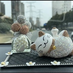 ✨ 高級車用アクセサリー – 招き猫と香水ボトルセット ✨の画像