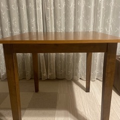 ダイニングテーブルの画像