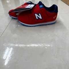 新品未タグ付き New Balance 373 ベビーシューズ レッド 15cmの画像