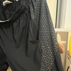 アンダーアーマーHEATGEAR幾何学模様ストライプ入り&両ポケット付きハーフパンツ！size XL シミ、ヨレ目立つ擦り傷無し！の画像