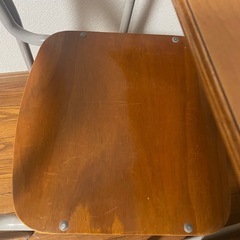コクヨ 学習机と椅子の画像