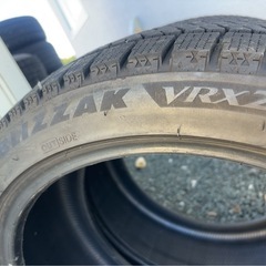 235/40/19 スタッドレス　2本セット　ブリヂストンVRX2 の画像