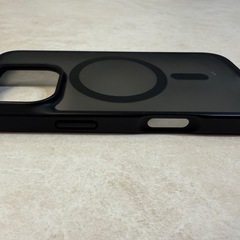 TORRAS iPhone 16 Pro用 ブラックケースの画像