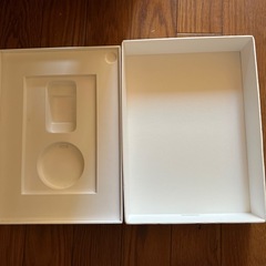 iPad 4世代の空箱とアップルシール、ピン　説明書の画像