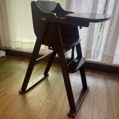 木製ベビーチェアの画像