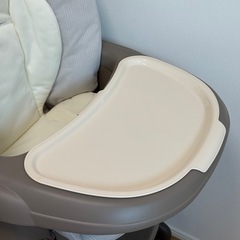 【 コンビ Combi ネムリラ】　手動 テーブル＆クッション付き ハイローチェアの画像