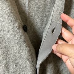 【古着】グレー ニットカーディガン Vネック　※毛玉多数あり　ユニクロの画像