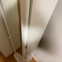 収納付姿鏡の画像