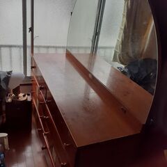 半円形の鏡がついて化粧台　姿見などもできるの画像