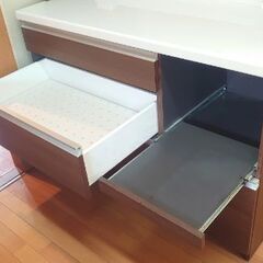 『お知らせ→豊田市に取りに来るは終わりました❗岡崎市明大寺本町に移動❗』✨引き出しが半自動でゆっくり閉まる✨高級だ❗❗『大型 美品 食器棚』豊田市亀首町に取りにくれば、5000円 ◑サイズ 120✕49✕205の画像
