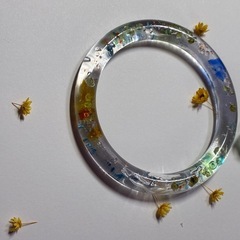琉球ガラスとペリドットいり 腕輪の画像