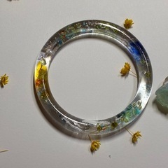 琉球ガラスとペリドットいり 腕輪の画像