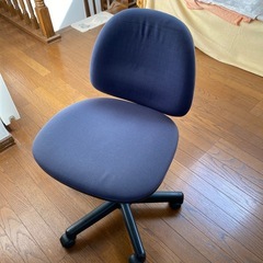 お譲りします　パソコンラックと椅子の画像