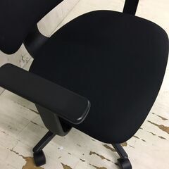  24978  キャスター付き昇降ワーキングチェア　オフィスチェア　デスクチェア 無印良品   ◆大阪市内・東大阪市他 6,000円以上ご購入で無料配達いたします！◆ ※高槻・枚方方面◆西宮・尼崎方面◆生駒方面　それぞれ条件付き無料配送あり！            の画像