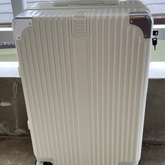 新品同様！スーツケース Mサイズ ホワイトの画像