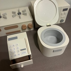 【ほぼ未使用】木のおままごと　4点セット　キッチン　コンロ　炊飯器　電子レンジ　レジの画像