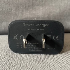 USBポート4口、Type-c対応USB充電器　ACアダプター ブラックの画像