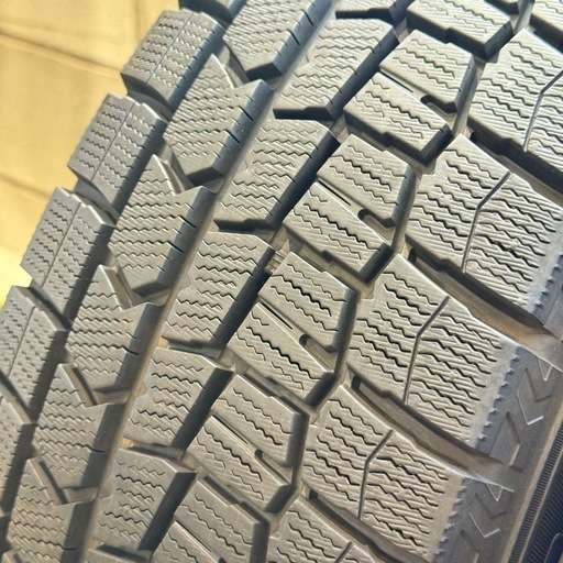 【決まりました】【極美品】 215/65R16 98Q 4本　交換工賃込み　ダンロップ　ウィンターマックス