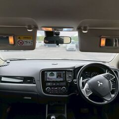 三菱　アウトランダー　240Gナビパッケージ　車検2年取り直し　ナビ　バックカメラ　ETC　Bluetooth　USB　４WD　純正18インチAWの画像