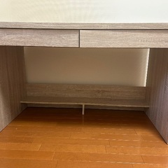 机と椅子の画像