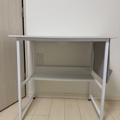 ホワイトパソコンデスク 下棚付きの画像