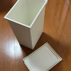 中古 【IKEA/イケア】 FILUR フィルール ゴミ箱 ごみ箱 ふた付き容器, ホワイト, 42 lの画像